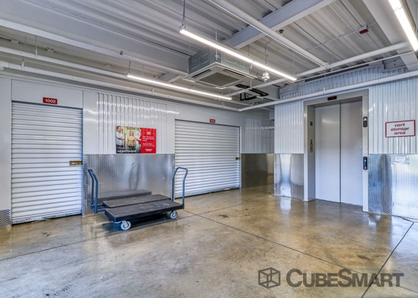 Facility photo: //images.sparefoot.com/medium/2397676a1950e234bdf.jpg
