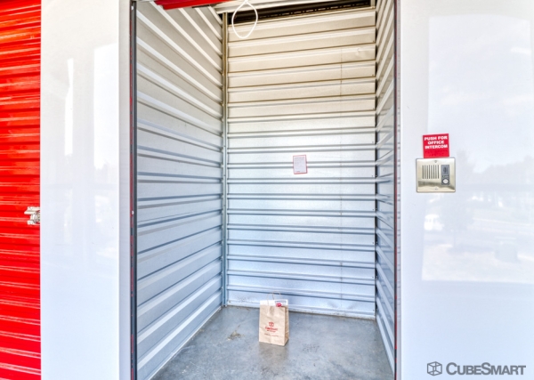 Facility photo: //images.sparefoot.com/medium/239768697f13febc769.jpg