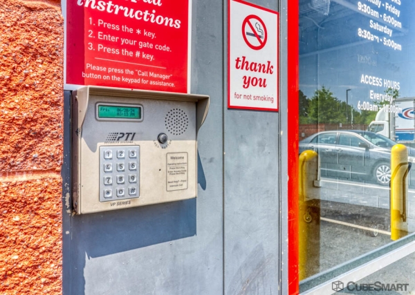 Facility photo: //images.sparefoot.com/medium/23976869e097d98118b.jpg