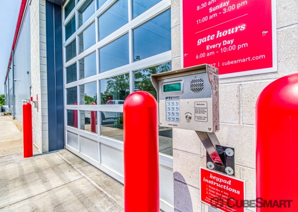 Facility photo: //images.sparefoot.com/medium/2397696883400ba78a4.jpg