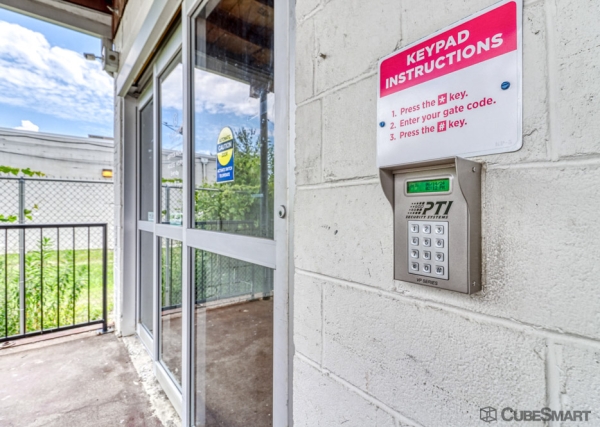 Facility photo: //images.sparefoot.com/medium/2397706914596b43c3f.jpg