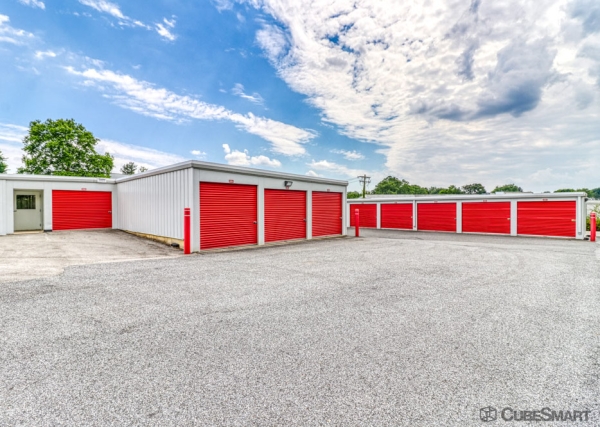 Facility photo: //images.sparefoot.com/medium/23977069f708d08d58b.jpg