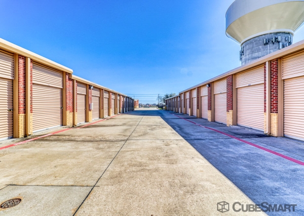Facility photo: //images.sparefoot.com/medium/239774688354a126f2d.jpg