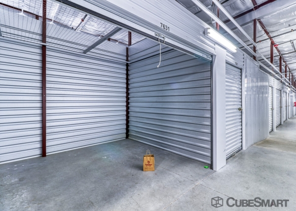 Facility photo: //images.sparefoot.com/medium/239774688b39c1d9080.jpg