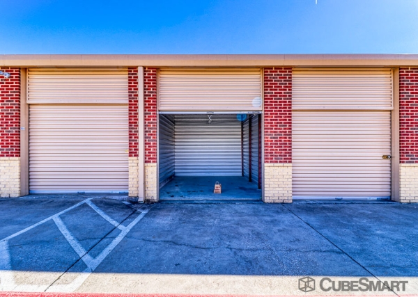 Facility photo: //images.sparefoot.com/medium/23977468b02a8c9dc29.jpg