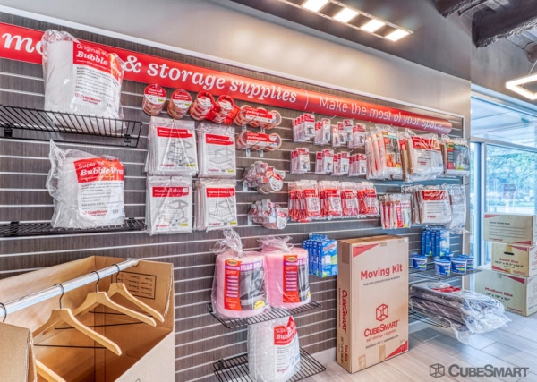 Storage Units at CubeSmart Self Storage - 4211 Bellaire Boulevard - TX - 4211 Bellaire Boulevard