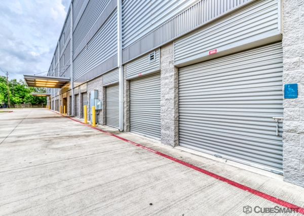 Storage Units at CubeSmart Self Storage - 4211 Bellaire Boulevard - TX - 4211 Bellaire Boulevard