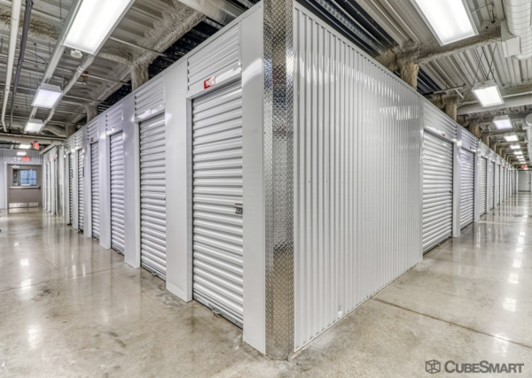 Storage Units at CubeSmart Self Storage - 4211 Bellaire Boulevard - TX - 4211 Bellaire Boulevard
