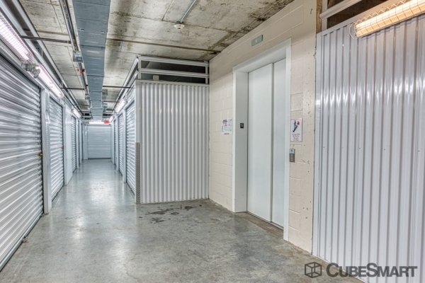 Facility photo: //images.sparefoot.com/medium/23977667b9cb30432ef.jpg