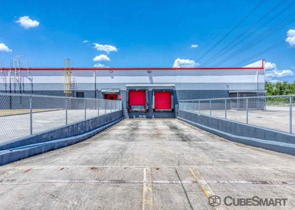 Facility photo: //images.sparefoot.com/medium/23977869fc671eaf44f.jpg