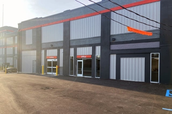 Facility photo: //images.sparefoot.com/medium/23979169e627a9bc328.jpg