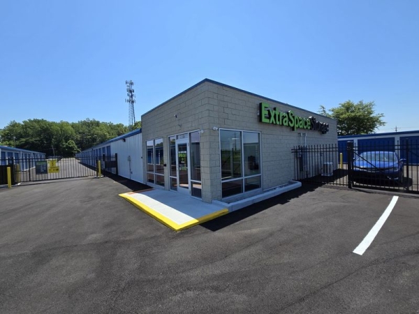 Facility photo: //images.sparefoot.com/medium/23980069013cde3ac41.jpg