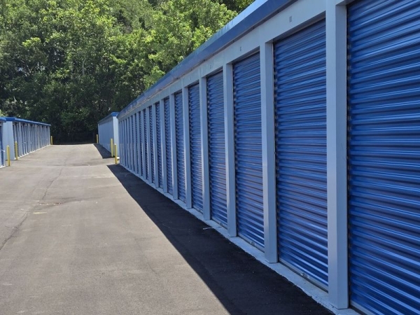 Facility photo: //images.sparefoot.com/medium/23980069013cdf2728a.jpg