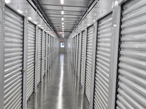 Facility photo: //images.sparefoot.com/medium/23980069013cdfe8868.jpg