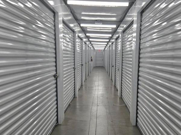 Facility photo: //images.sparefoot.com/medium/2398056908dd99c5386.jpg