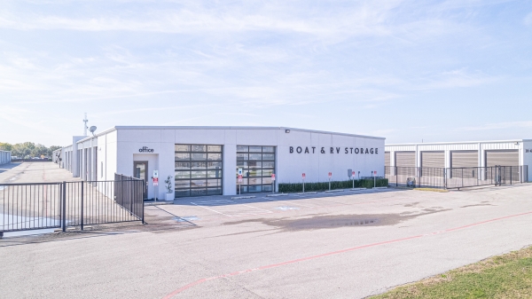 Facility photo: //images.sparefoot.com/medium/23981368ae0189aa0b2.jpg