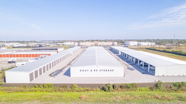 Facility photo: //images.sparefoot.com/medium/23981368ae0e290f9f8.jpg