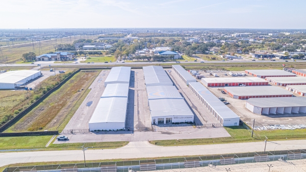 Facility photo: //images.sparefoot.com/medium/23981368ae0eaec73b4.jpg