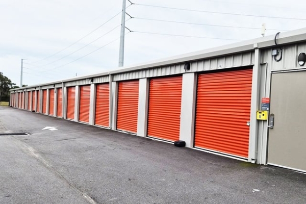 Facility photo: //images.sparefoot.com/medium/23981469e384f3dd21f.jpg