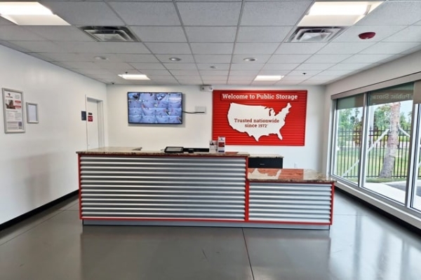 Facility photo: //images.sparefoot.com/medium/23981469e384f4c11fe.jpg