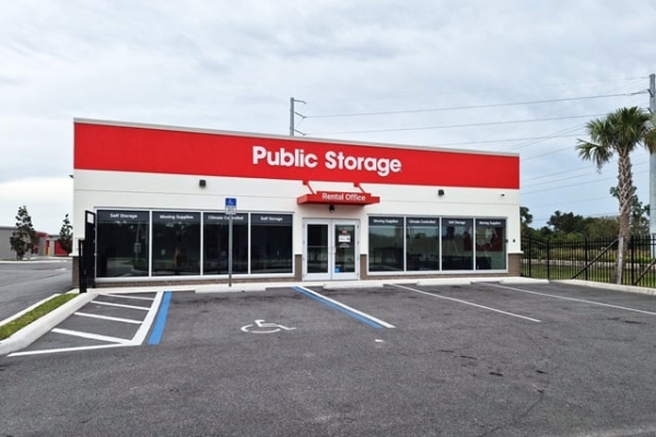 Facility photo: //images.sparefoot.com/medium/23981469f4a9188c3df.jpg