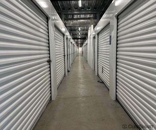 Facility photo: //images.sparefoot.com/medium/23988768808a8e5327b.jpg