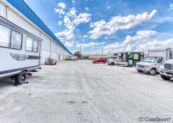 Facility photo: //images.sparefoot.com/medium/239887693931147bf4e.jpg