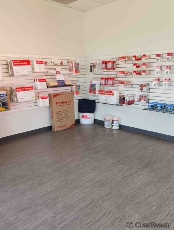 Facility photo: //images.sparefoot.com/medium/239888691ed69dc363f.jpg