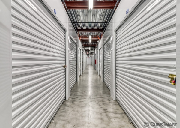 Facility photo: //images.sparefoot.com/medium/239888694504dea6a83.jpg