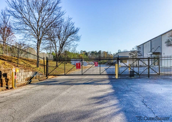 Facility photo: //images.sparefoot.com/medium/239888695e202a7376c.jpg