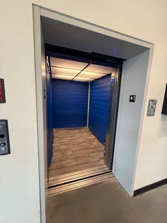 Facility photo: //images.sparefoot.com/medium/23990668f7971ec35a8.jpg