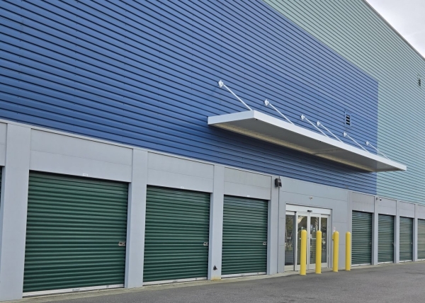 Facility photo: //images.sparefoot.com/medium/2399166a1c2510dd0fc.jpg