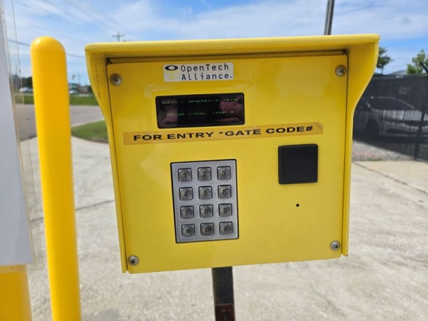 Facility photo: //images.sparefoot.com/medium/2399186908cfa6cd310.jpg