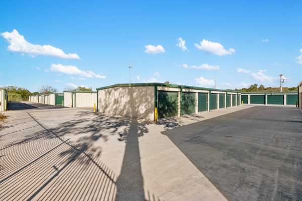 Facility photo: //images.sparefoot.com/medium/239951690a7066a46c7.jpg