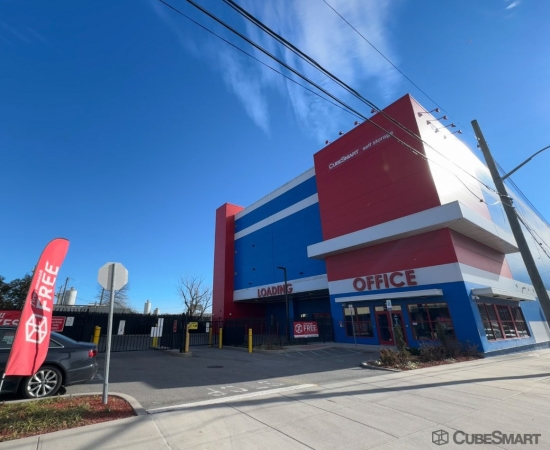 Facility photo: //images.sparefoot.com/medium/23995369ddffd5b7050.jpg