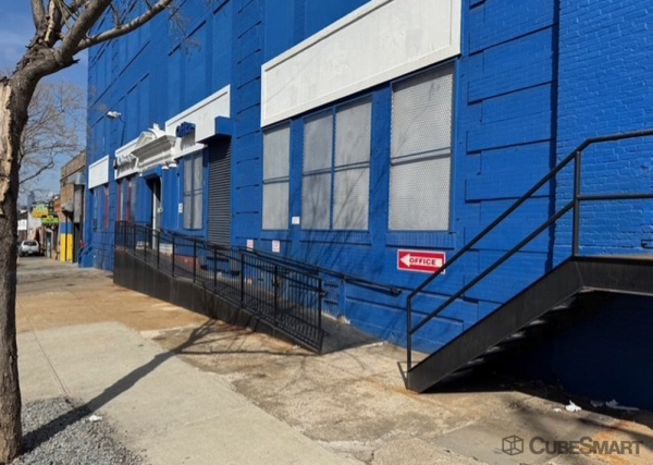 Facility photo: //images.sparefoot.com/medium/2399556890689257451.jpg