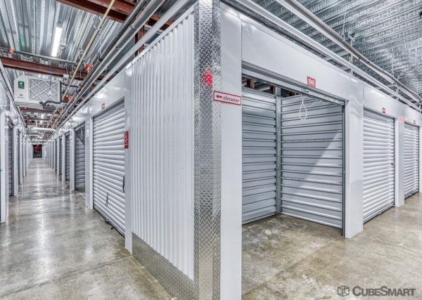 Facility photo: //images.sparefoot.com/medium/239972689457a8e2bcb.jpg