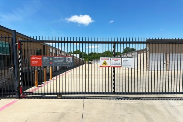 Facility photo: //images.sparefoot.com/medium/23997369e38793cd691.jpg