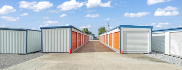 Facility photo: //images.sparefoot.com/medium/2399776883f0b4cb8be.jpg