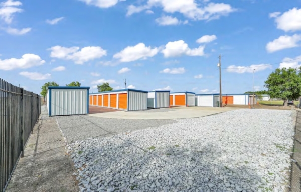 Facility photo: //images.sparefoot.com/medium/2399776883f0b592be1.jpg