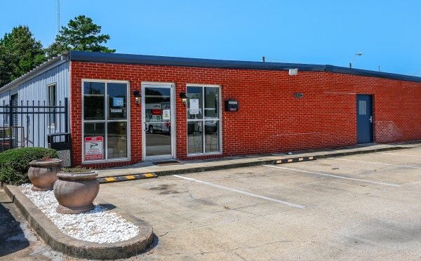 Facility photo: //images.sparefoot.com/medium/23997969bad7219934e.jpg