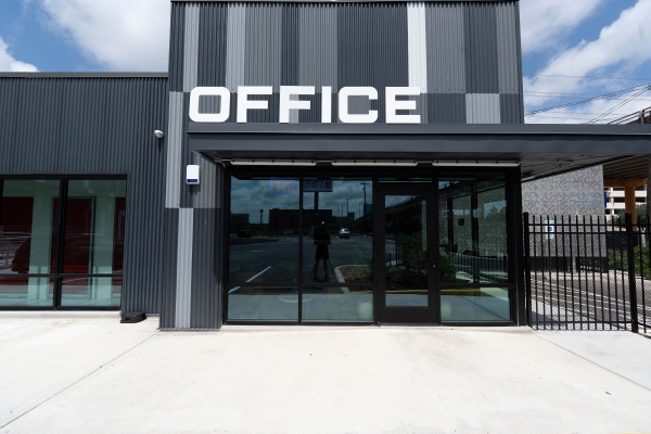 Facility photo: //images.sparefoot.com/medium/240040691511675a54f.jpg