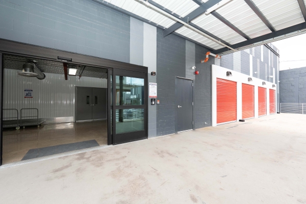 Facility photo: //images.sparefoot.com/medium/24004069151168ecf81.jpg