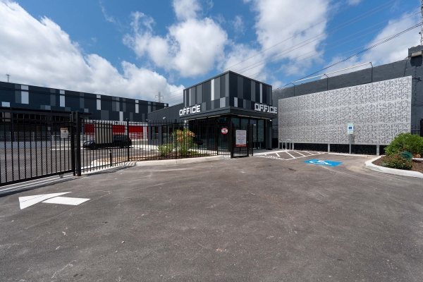 Facility photo: //images.sparefoot.com/medium/24004069151170f1e1f.jpg