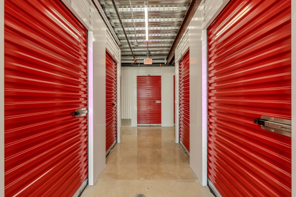 Facility photo: //images.sparefoot.com/medium/24004069151172954de.jpg