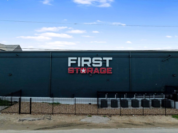 Facility photo: //images.sparefoot.com/medium/2400406915117a0ce57.jpg