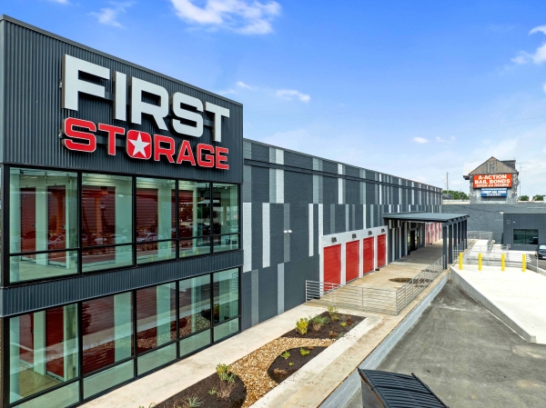 Facility photo: //images.sparefoot.com/medium/24004069151180d1f59.jpg