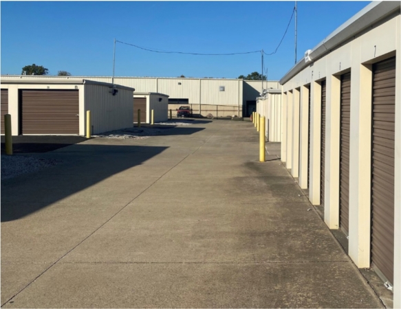 Facility photo: //images.sparefoot.com/medium/24005967d9e8b73711e.jpg
