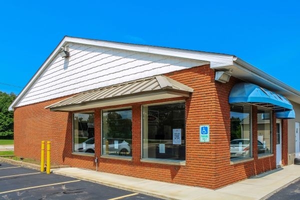 Facility photo: //images.sparefoot.com/medium/24006169b846b118fe7.jpg