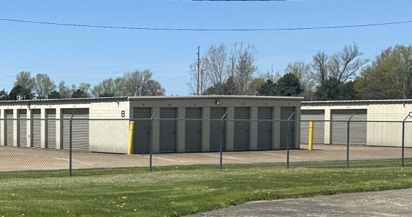 Facility photo: //images.sparefoot.com/medium/24006169b847bf5c3d9.jpg